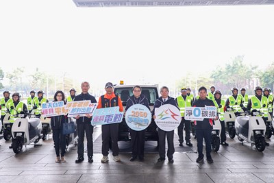 率六都之先-中市環保局首購全電動環保清潔車-黃秘書長-推動低碳運輸助淨零碳排