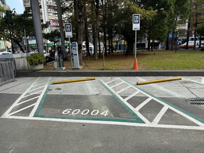 1-交通局試辦-充電車格消防間隔-降低火災發生時的蔓延情形_0