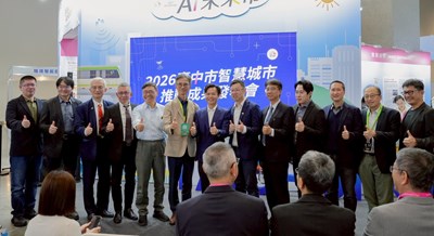 林副秘書長與蒞臨參觀台中展區的學研單位合影_0