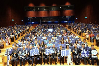 2026台中市智慧杆論壇-今-2-日登場-國內外產官學研貴賓共同合影
